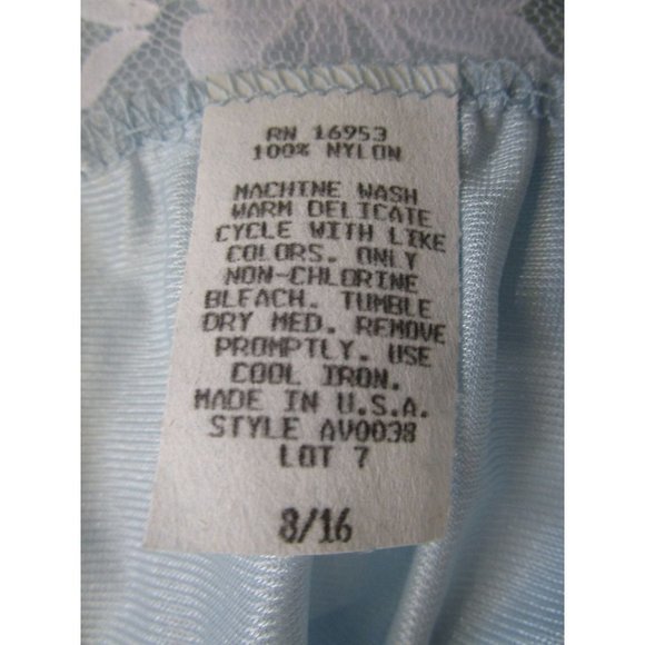 Vintage Avon Private Treasures Light Blue Lace Accent Ladies 8 Peignoir New - Picture 10 of 10